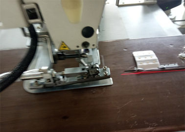China Stiche der Büstenhalter-Muster-Unterwäsche-Nähmaschine-8000 mit Servomotor fournisseur
