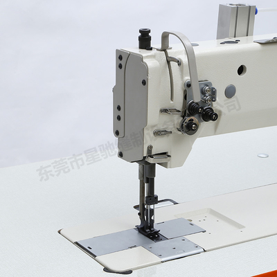 China Nähmaschine der Einklangszufuhrdoppeltnadel für Autositzsofa fournisseur
